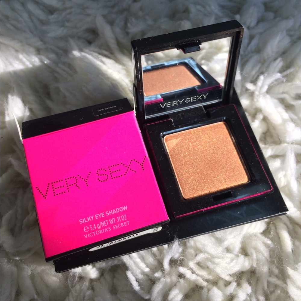 Victoria's Secret Silky Eyeshadow - Picture 8 of 16